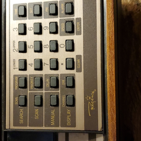 Vintage Regency Z30 Scanner powers up. - Picture 4 of 5